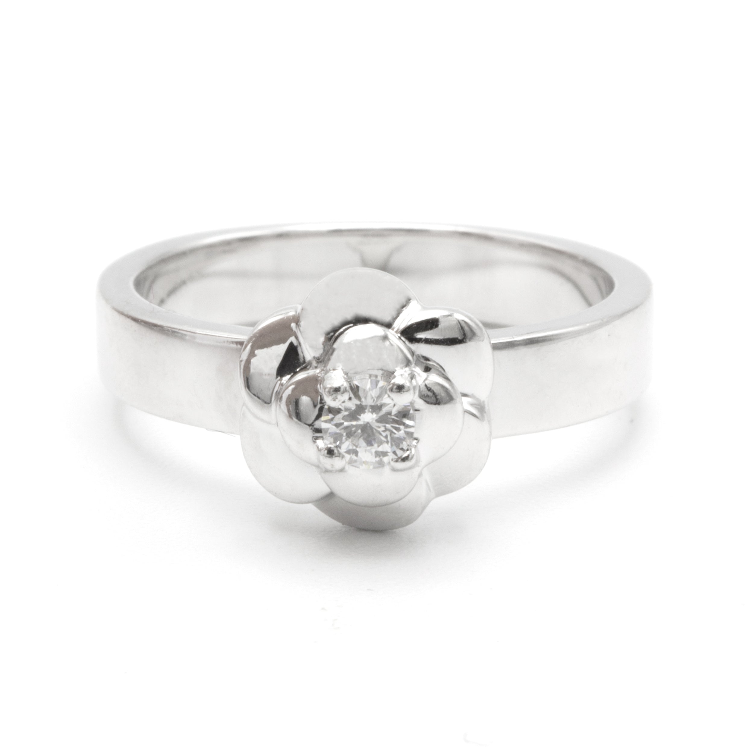 Chanel Camelia ring Luxe Em