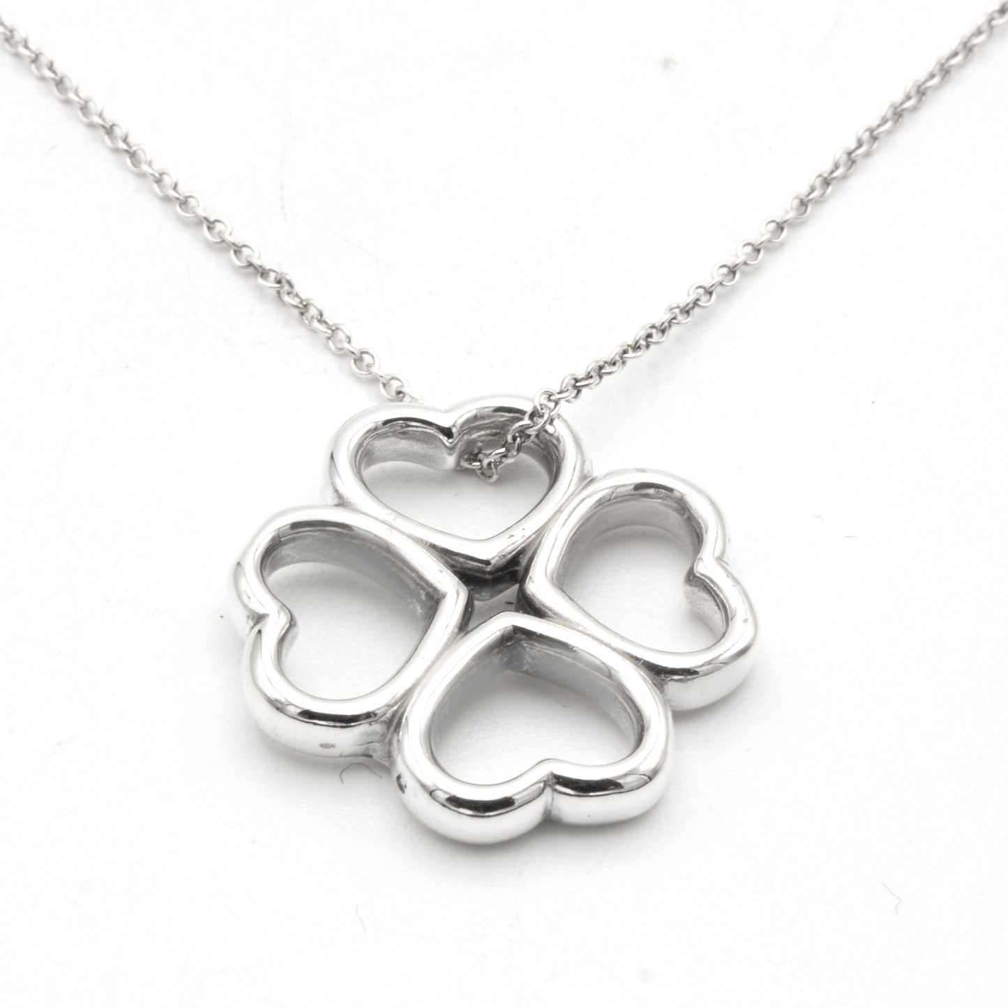 Tiffany & Co Trèfle Heart necklace